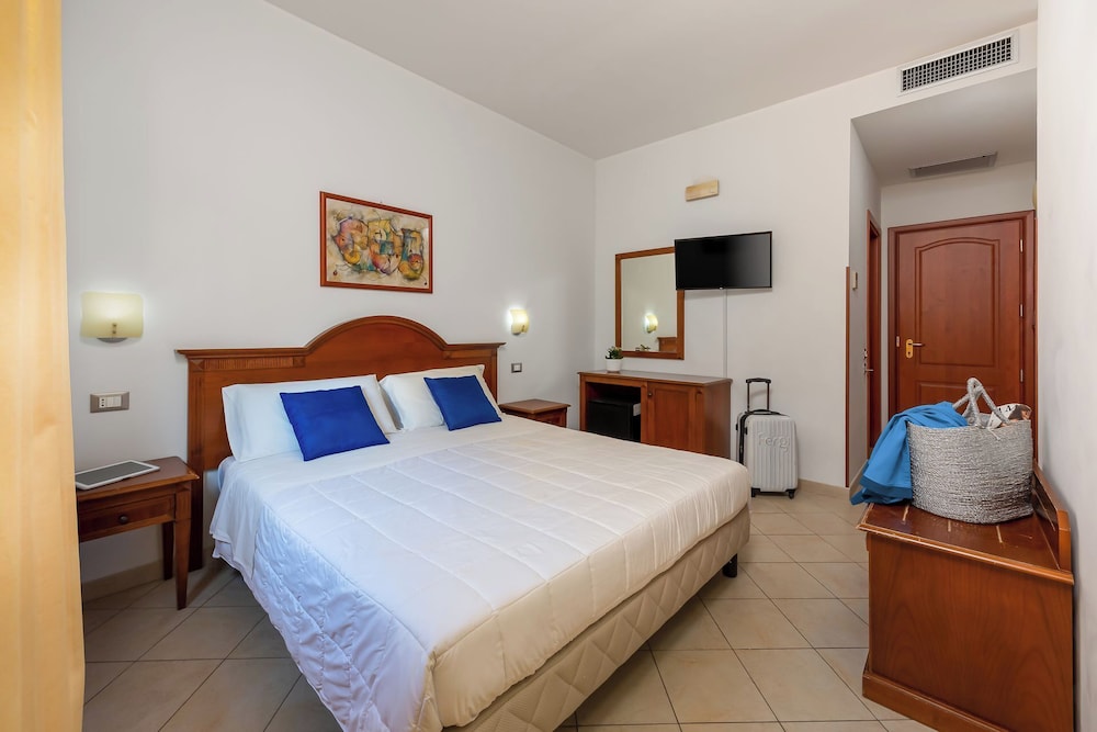 Helios Hotel — Hotel rooms in San Vito lo Capo, Sicily