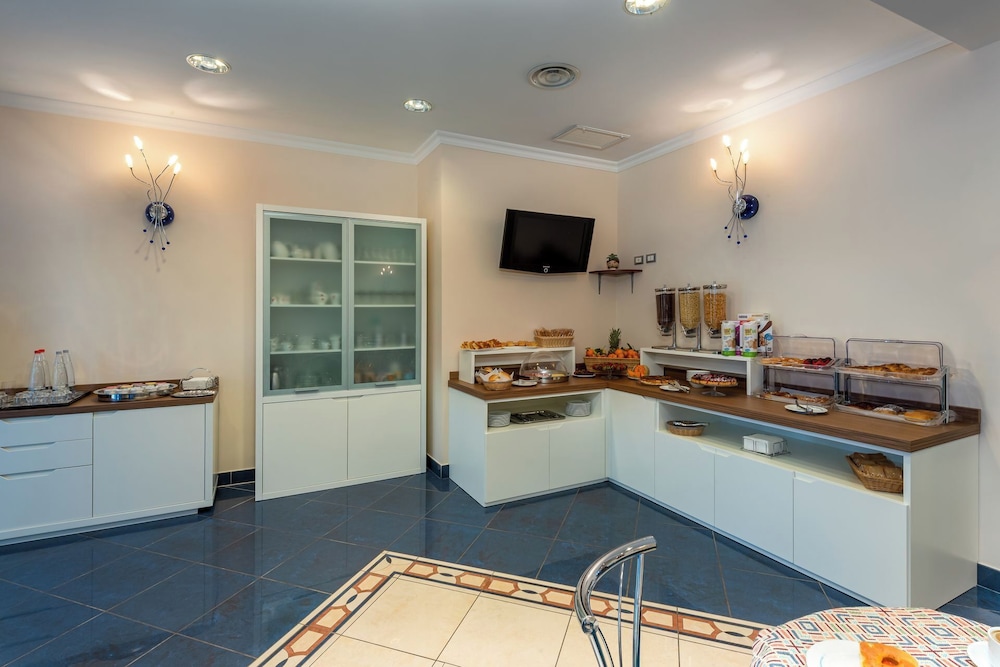 Helios Hotel — Restaurant & bars in San Vito lo Capo, Sicily