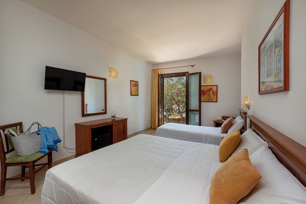 Helios Hotel — Hotel rooms in San Vito lo Capo, Sicily