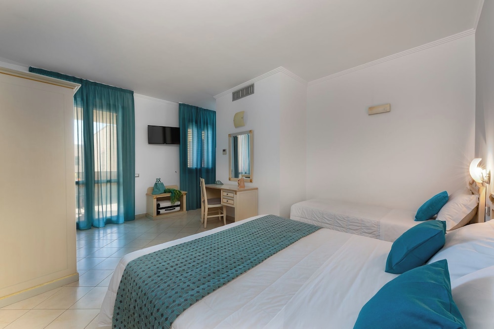 Helios Hotel — Hotel rooms in San Vito lo Capo, Sicily
