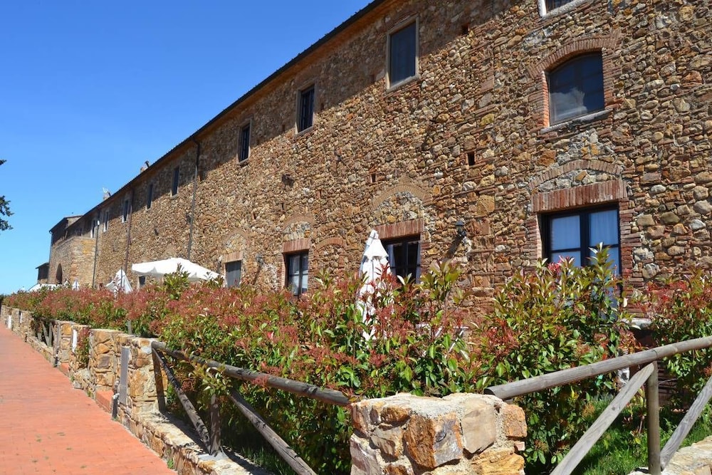Antico Borgo Casalappi — Hotel building in Campiglia Marittima, Tuscany