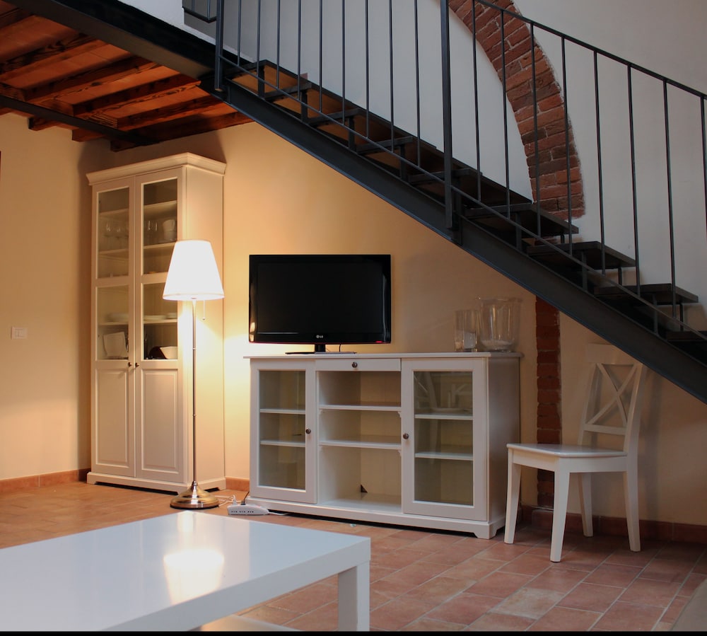 Antico Borgo Casalappi — Hotel rooms in Campiglia Marittima, Tuscany