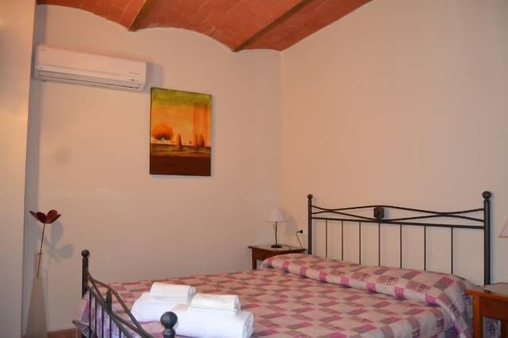 Antico Borgo Casalappi — Hotel rooms in Campiglia Marittima, Tuscany
