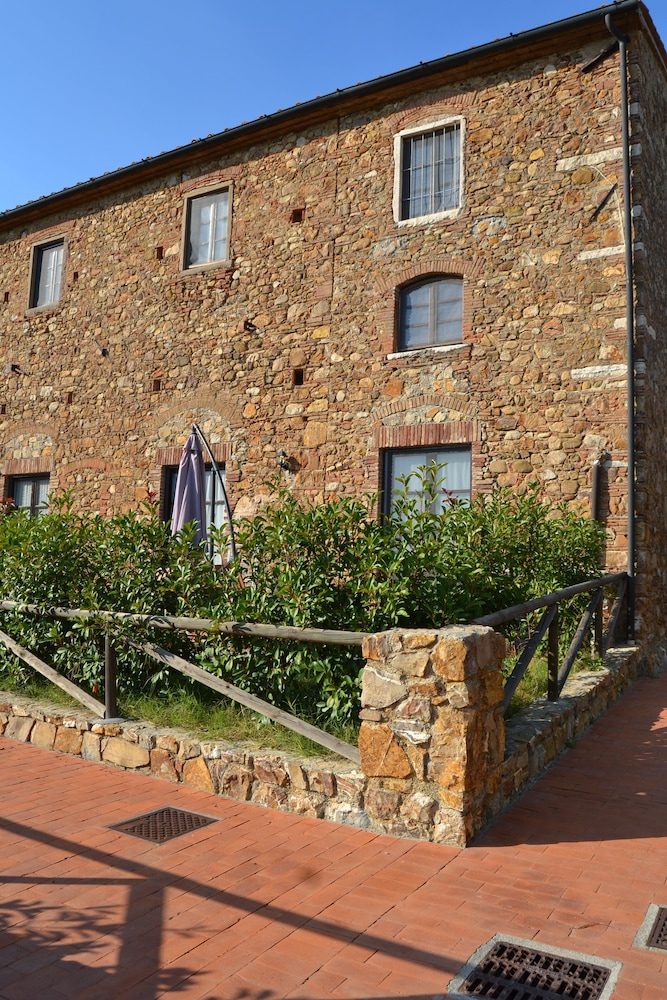 Antico Borgo Casalappi — Hotel building in Campiglia Marittima, Tuscany