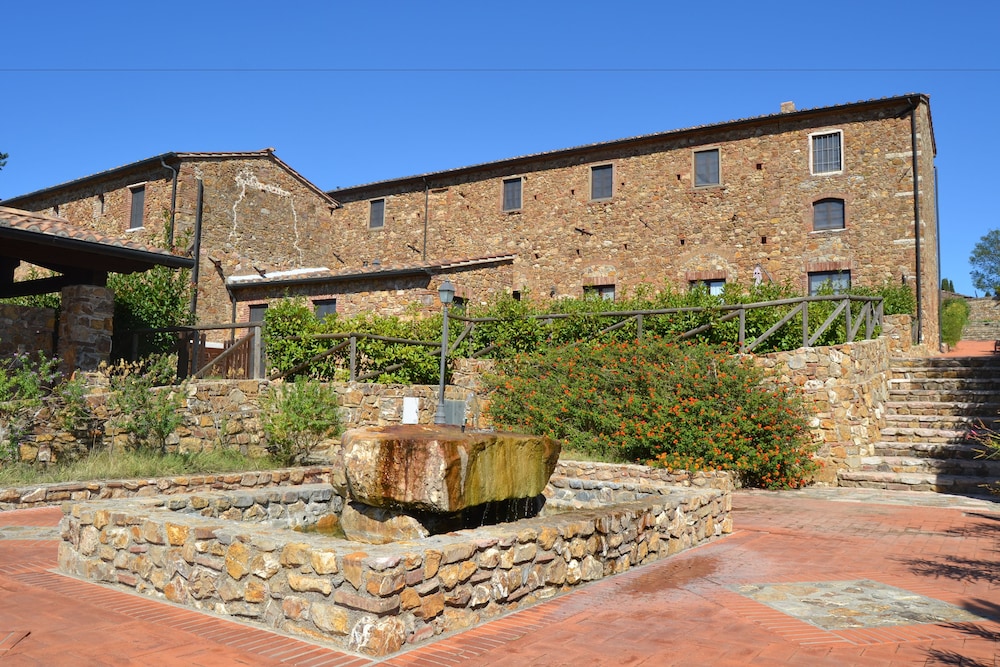 Antico Borgo Casalappi — Hotel building in Campiglia Marittima, Tuscany