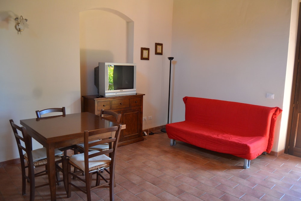 Antico Borgo Casalappi — Hotel rooms in Campiglia Marittima, Tuscany