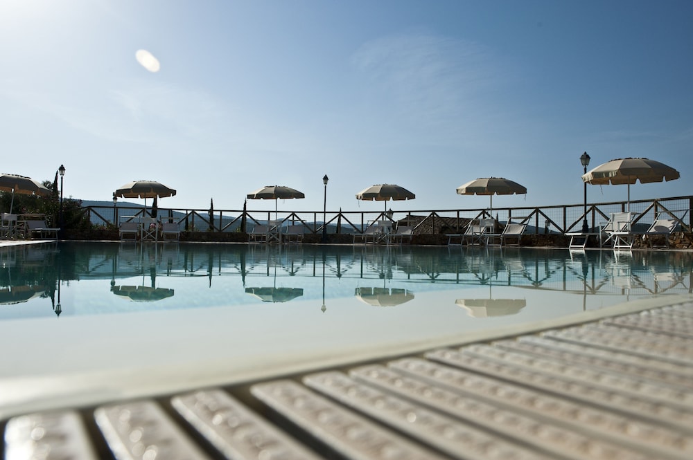 Antico Borgo Casalappi — Swimming pool in Campiglia Marittima, Tuscany