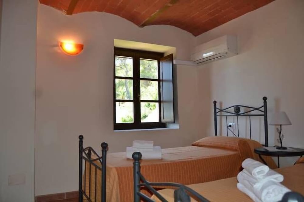 Antico Borgo Casalappi — Hotel rooms in Campiglia Marittima, Tuscany