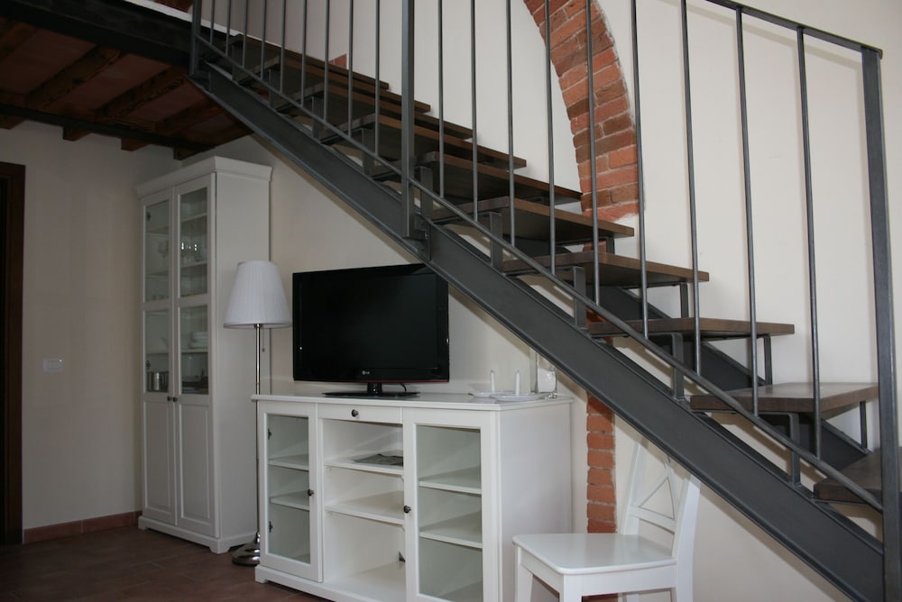 Antico Borgo Casalappi — Hotel rooms in Campiglia Marittima, Tuscany