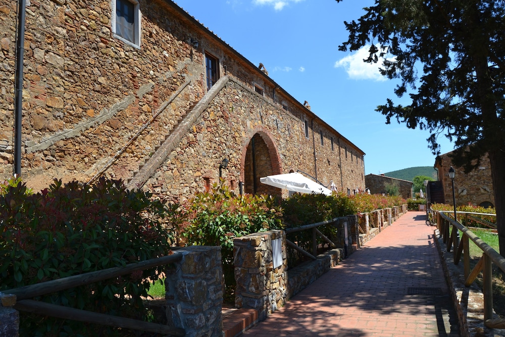 Antico Borgo Casalappi — Hotel building in Campiglia Marittima, Tuscany