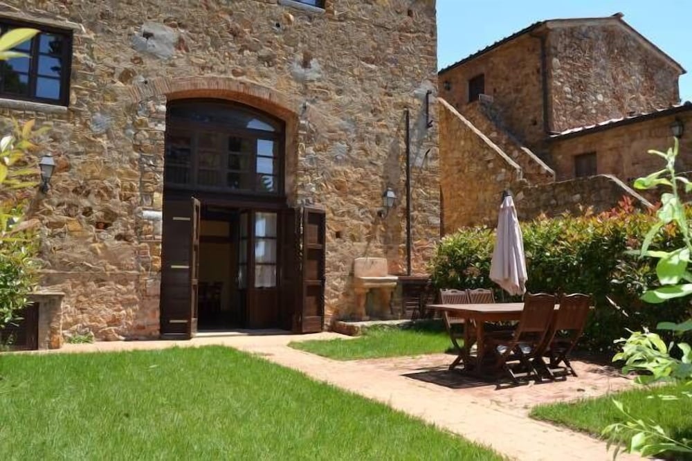 Antico Borgo Casalappi — Hotel building in Campiglia Marittima, Tuscany