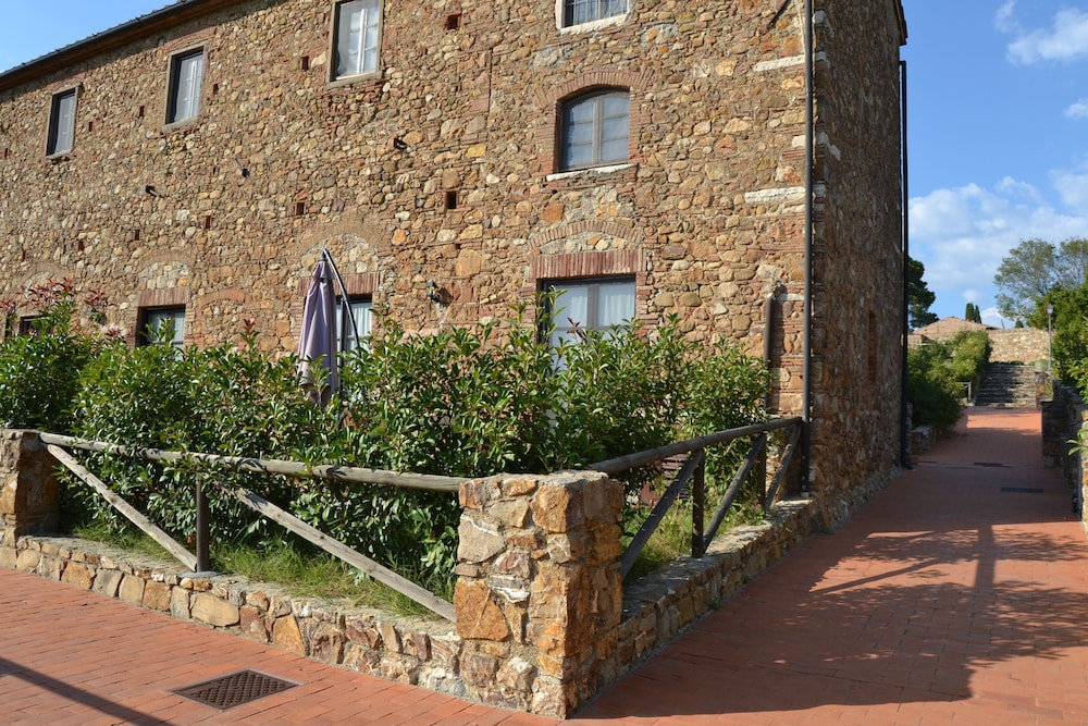 Antico Borgo Casalappi — Hotel building in Campiglia Marittima, Tuscany