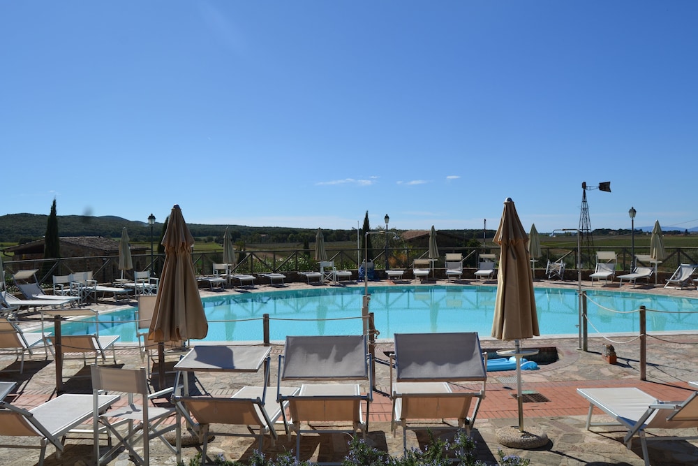Antico Borgo Casalappi — Swimming pool in Campiglia Marittima, Tuscany