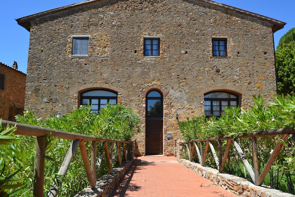 Antico Borgo Casalappi — Hotel building in Campiglia Marittima, Tuscany