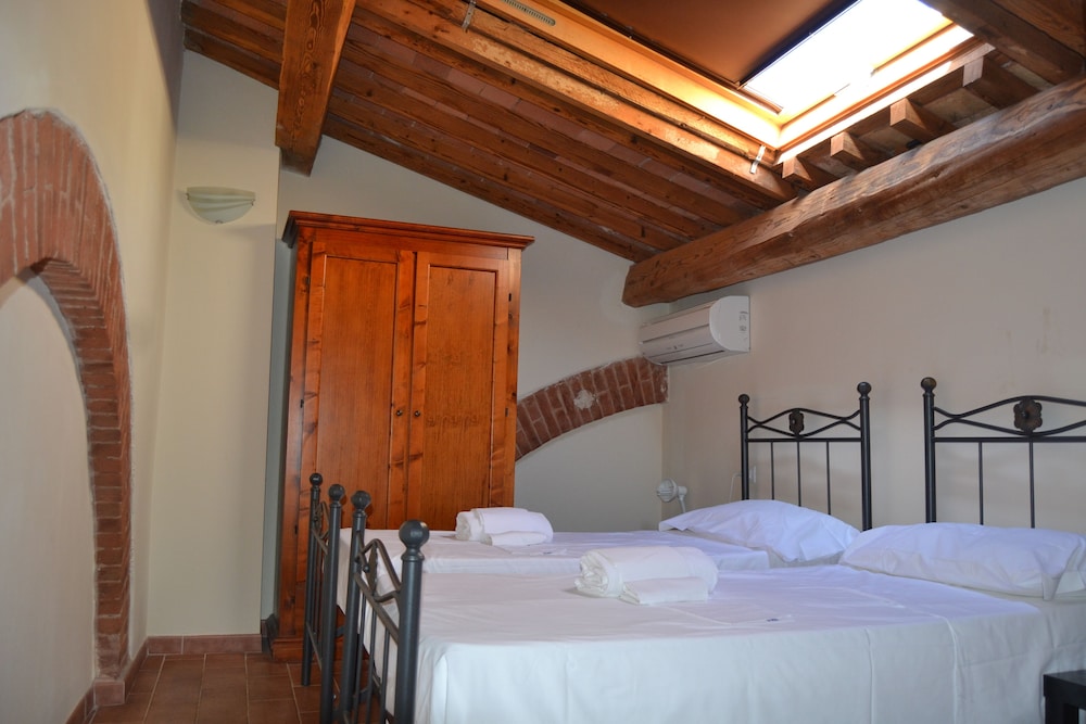 Antico Borgo Casalappi — Hotel rooms in Campiglia Marittima, Tuscany