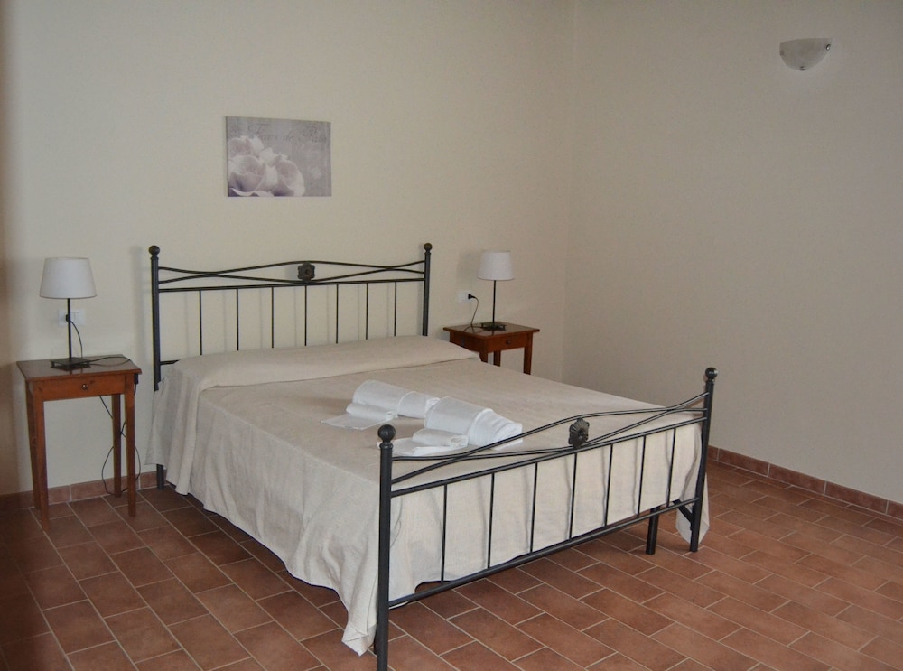 Antico Borgo Casalappi — Hotel rooms in Campiglia Marittima, Tuscany