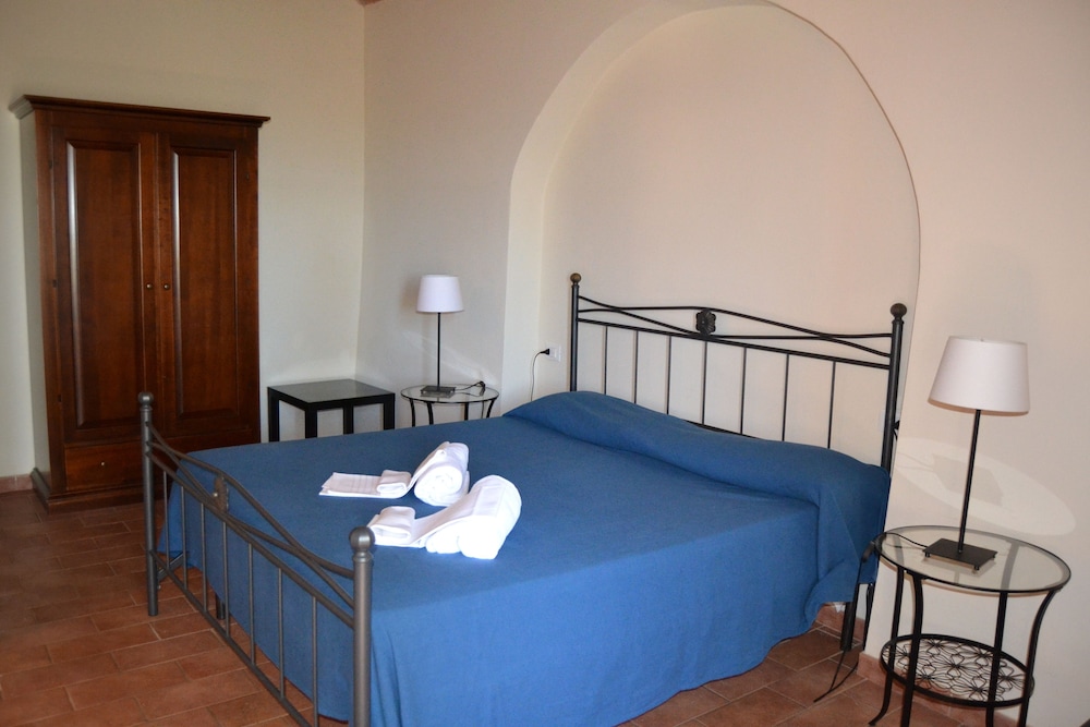 Antico Borgo Casalappi — Hotel rooms in Campiglia Marittima, Tuscany