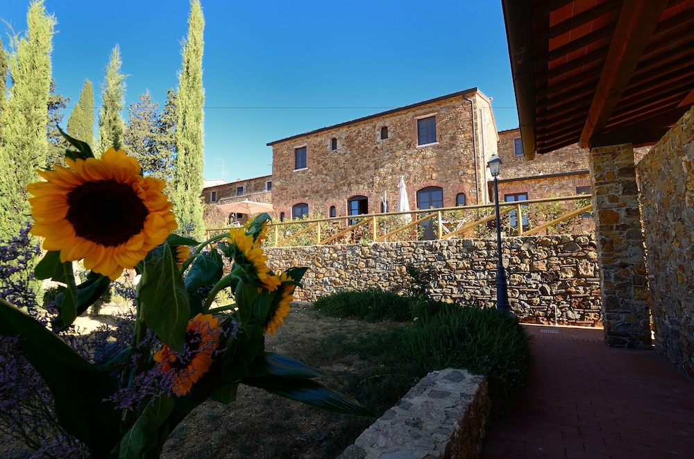 Antico Borgo Casalappi — Hotel building in Campiglia Marittima, Tuscany