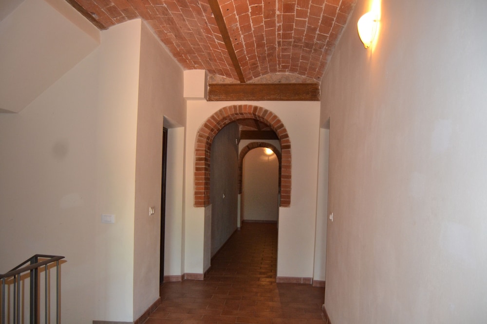 Antico Borgo Casalappi — Hotel building in Campiglia Marittima, Tuscany
