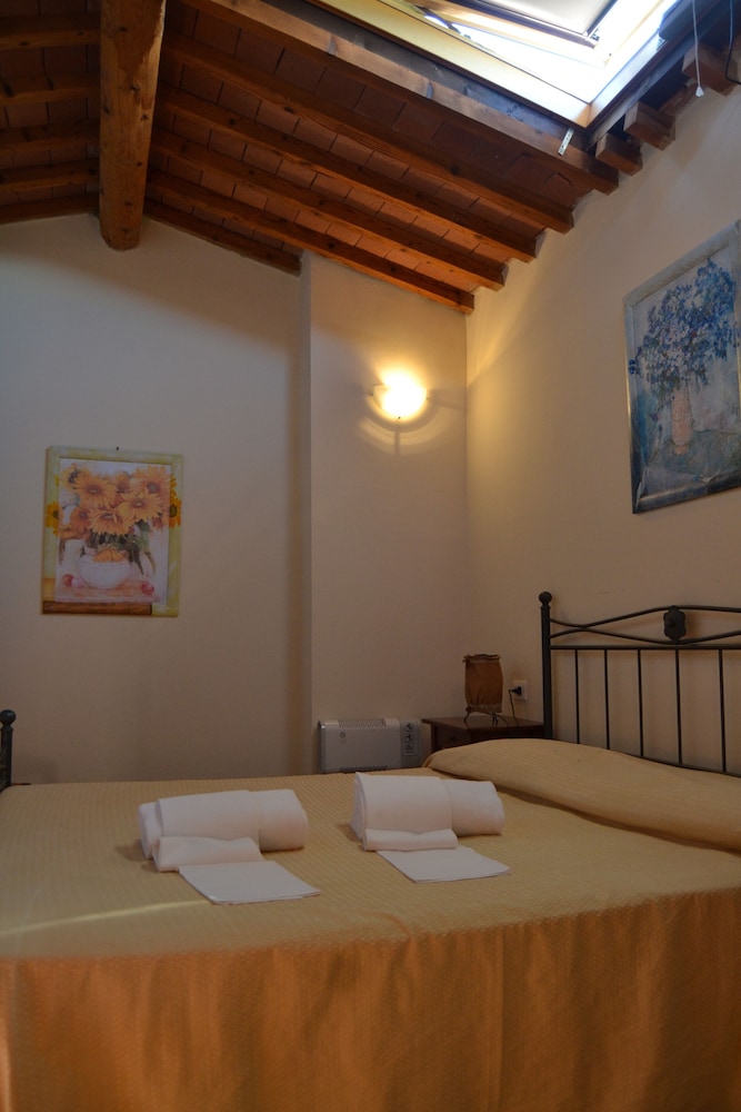 Antico Borgo Casalappi — Hotel rooms in Campiglia Marittima, Tuscany