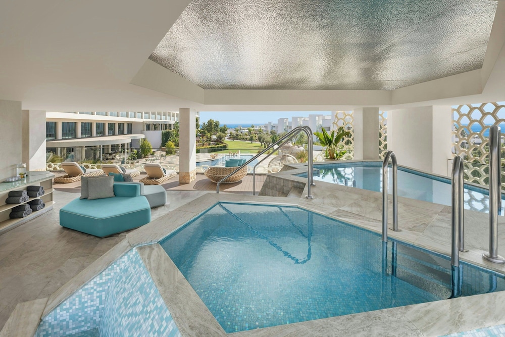 W Residences Algarve — Swimming pool in Albufeira, Faro