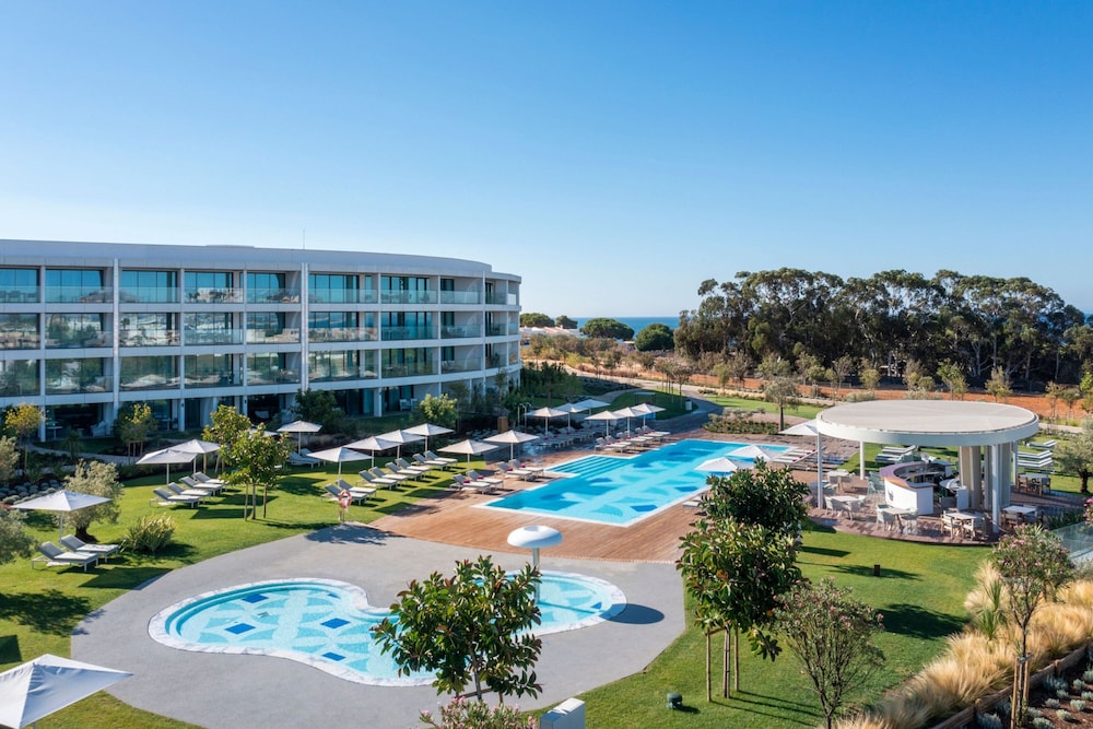 W Residences Algarve — Swimming pool in Albufeira, Faro