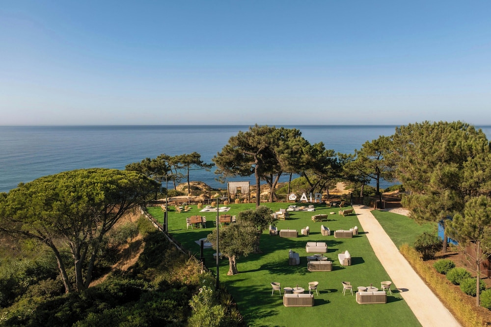W Residences Algarve — Restaurant & bars in Albufeira, Faro