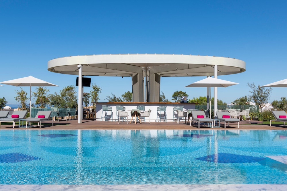W Residences Algarve — Swimming pool in Albufeira, Faro