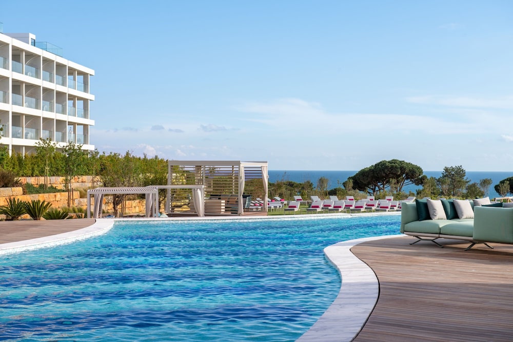 W Algarve — Swimming pool in Albufeira, Faro