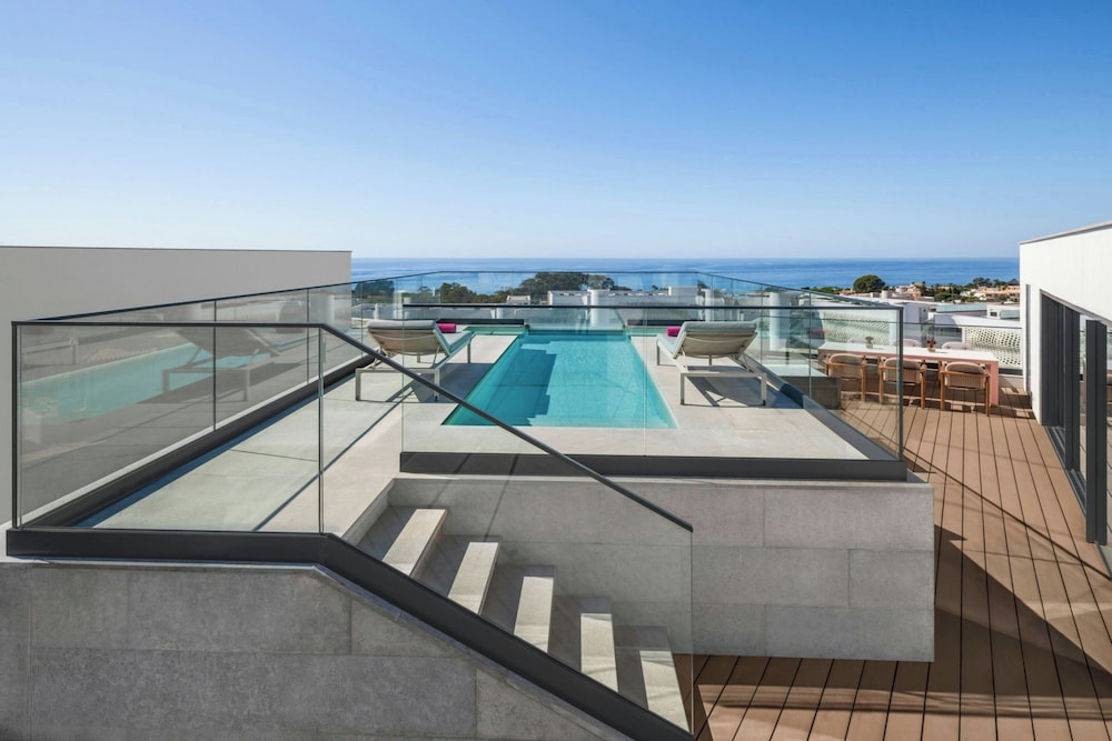 W Algarve — Swimming pool in Albufeira, Faro