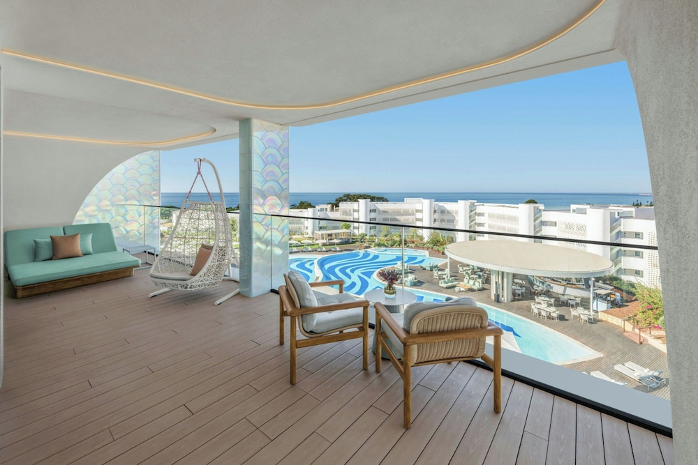 W Algarve — Swimming pool in Albufeira, Faro