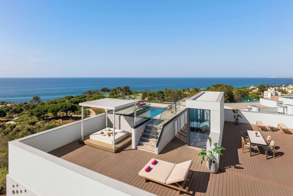 W Algarve — Swimming pool in Albufeira, Faro