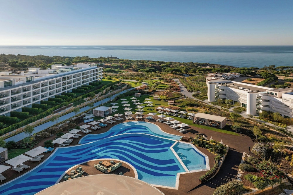 W Algarve — Swimming pool in Albufeira, Faro
