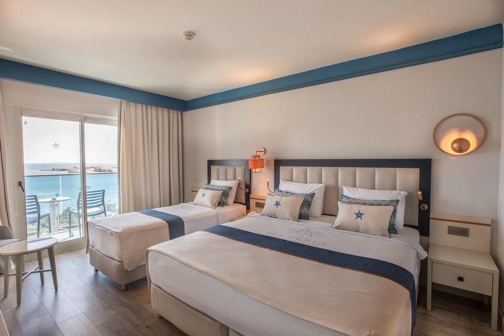 Maxeria Blue Didyma Hotel - All Inclusive — Hotel rooms in Didim, Aydin