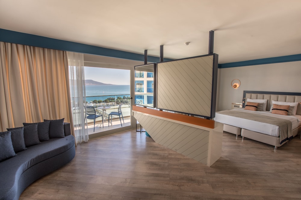 Maxeria Blue Didyma Hotel - All Inclusive — Hotel rooms in Didim, Aydin
