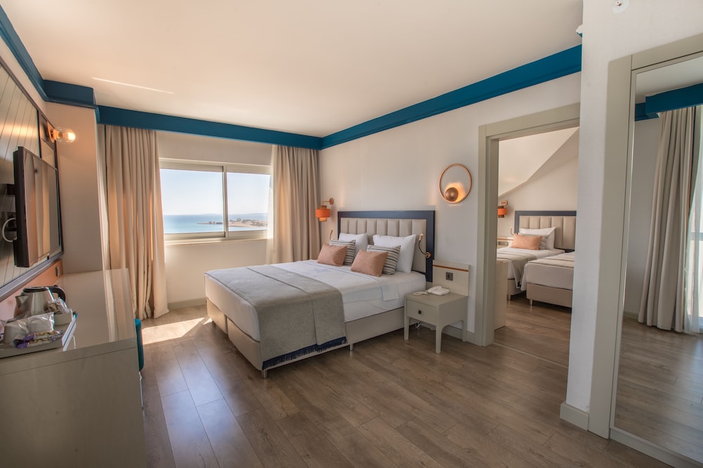 Maxeria Blue Didyma Hotel - All Inclusive — Hotel rooms in Didim, Aydin