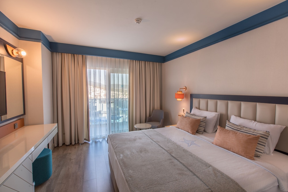 Maxeria Blue Didyma Hotel - All Inclusive — Hotel rooms in Didim, Aydin