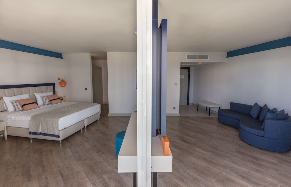 Maxeria Blue Didyma Hotel - All Inclusive — Hotel rooms in Didim, Aydin