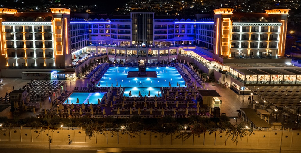 Maxeria Blue Didyma Hotel - All Inclusive — Swimming pool in Didim, Aydin