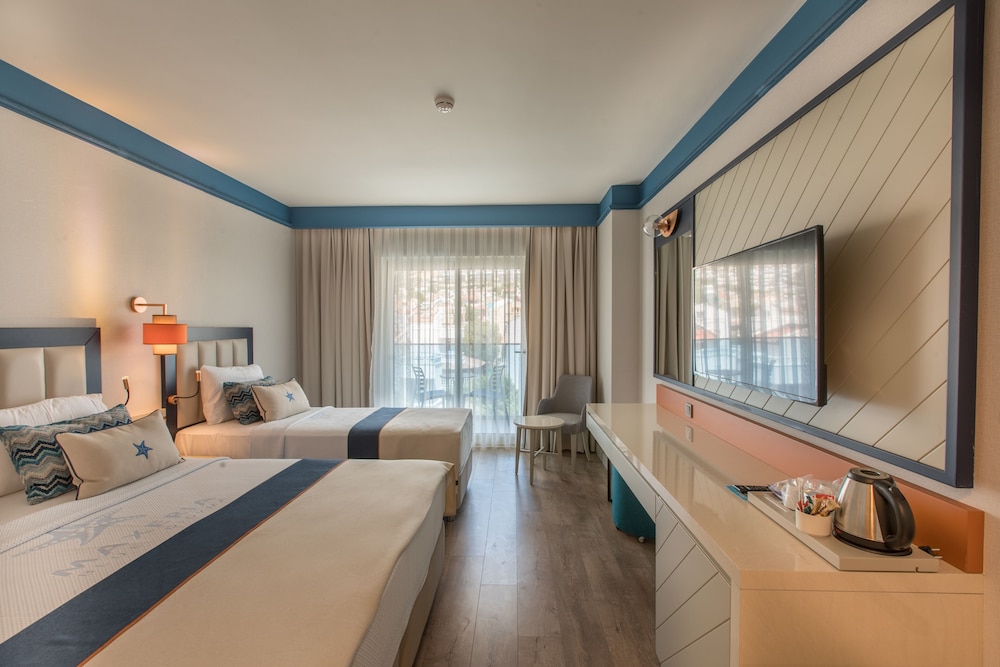 Maxeria Blue Didyma Hotel - All Inclusive — Hotel rooms in Didim, Aydin