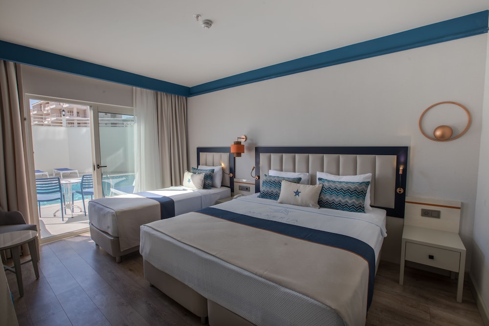 Maxeria Blue Didyma Hotel - All Inclusive — Hotel rooms in Didim, Aydin