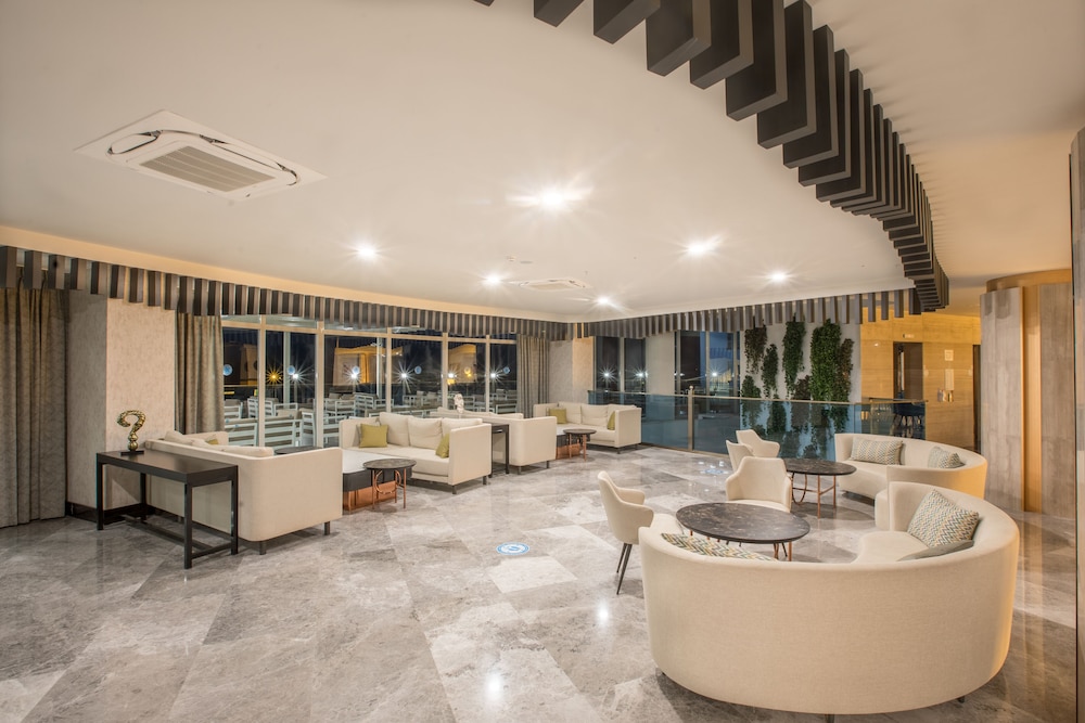 Maxeria Blue Didyma Hotel - All Inclusive — Restaurant & bars in Didim, Aydin