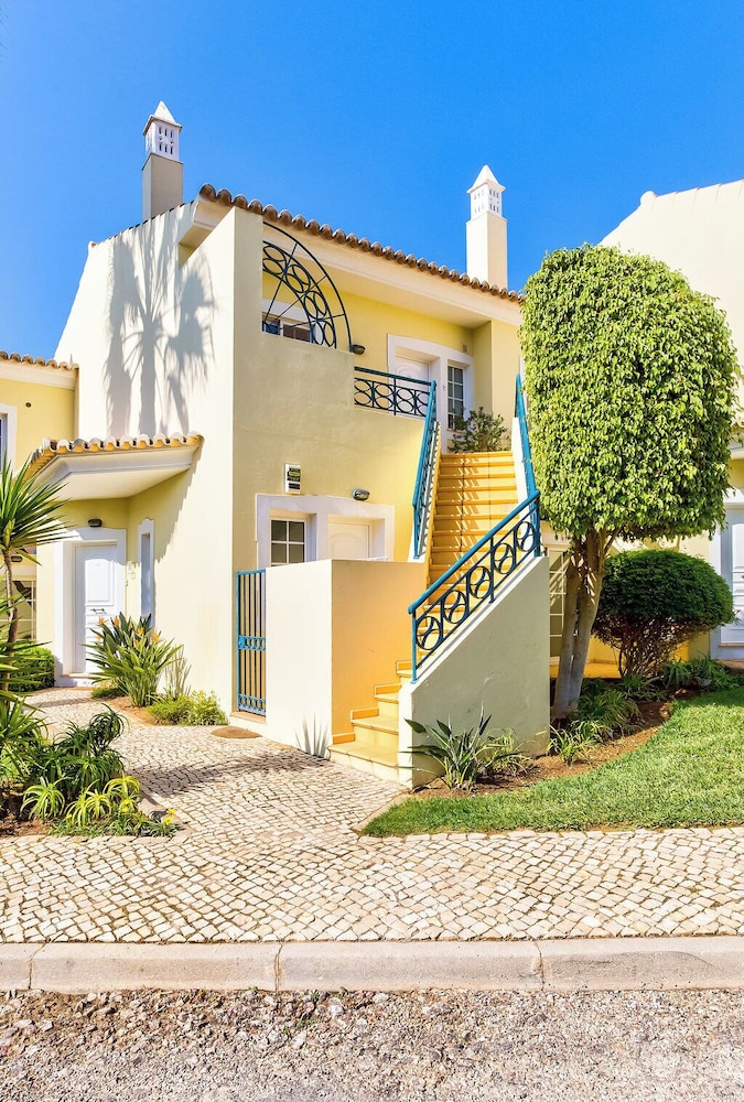 Presa de Moura — Hotel building in Carvoeiro, Faro