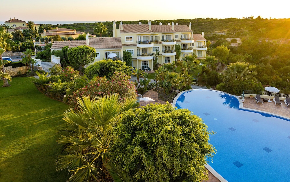 Presa de Moura — Swimming pool in Carvoeiro, Faro