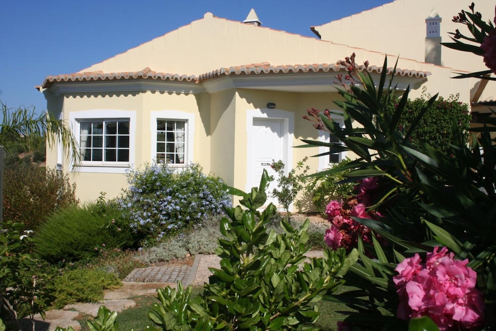Presa de Moura — Hotel building in Carvoeiro, Faro