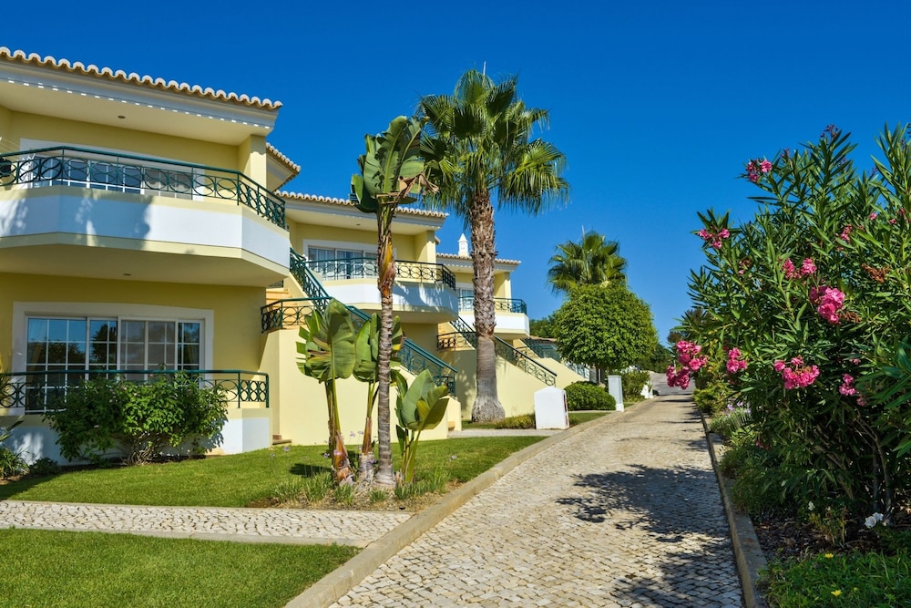 Presa de Moura — Hotel building in Carvoeiro, Faro