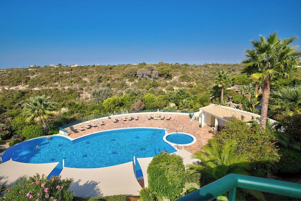 Presa de Moura — Swimming pool in Carvoeiro, Faro