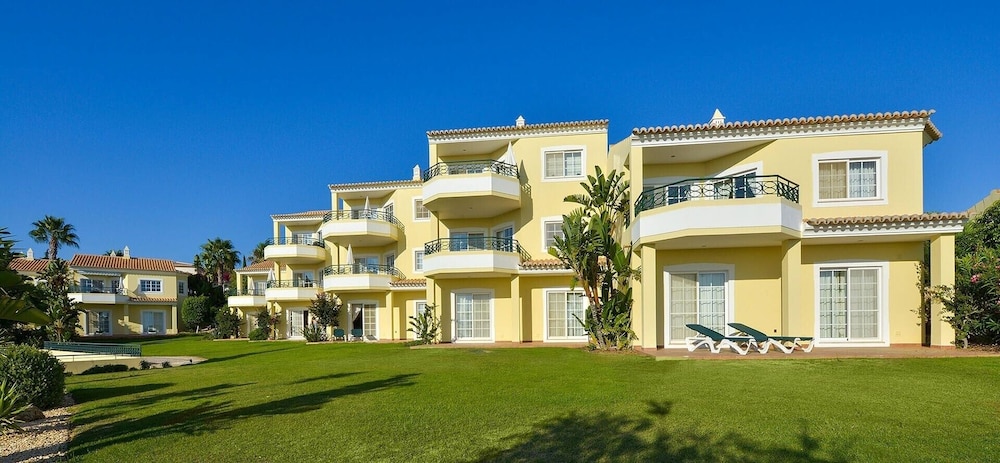 Presa de Moura — Hotel building in Carvoeiro, Faro