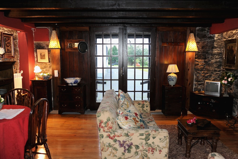 Quinta Cova do Milho — Hotel rooms in Santa Cruz, Madeira