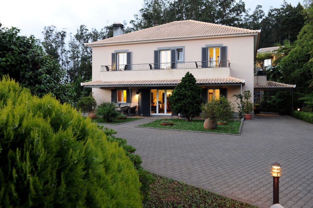 Quinta Cova do Milho — Hotel building in Santa Cruz, Madeira